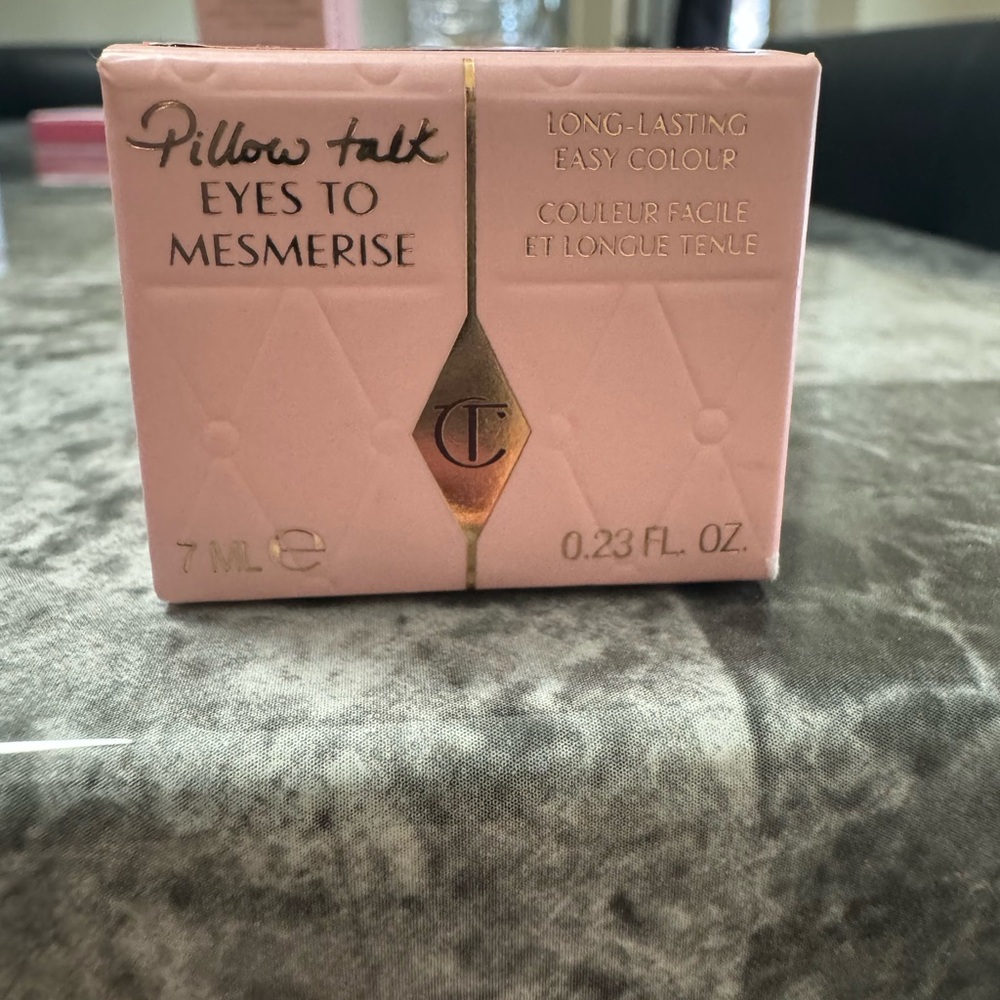 Charlotte Tilbury Eyes to mesmerize PILLOW TALK